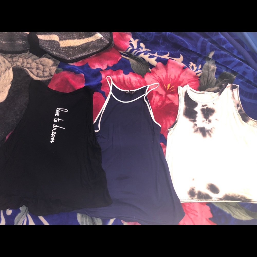 Tank tops - Picture 2 of 2